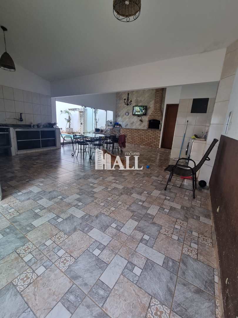 Casa à venda com 4 quartos, 235m² - Foto 1