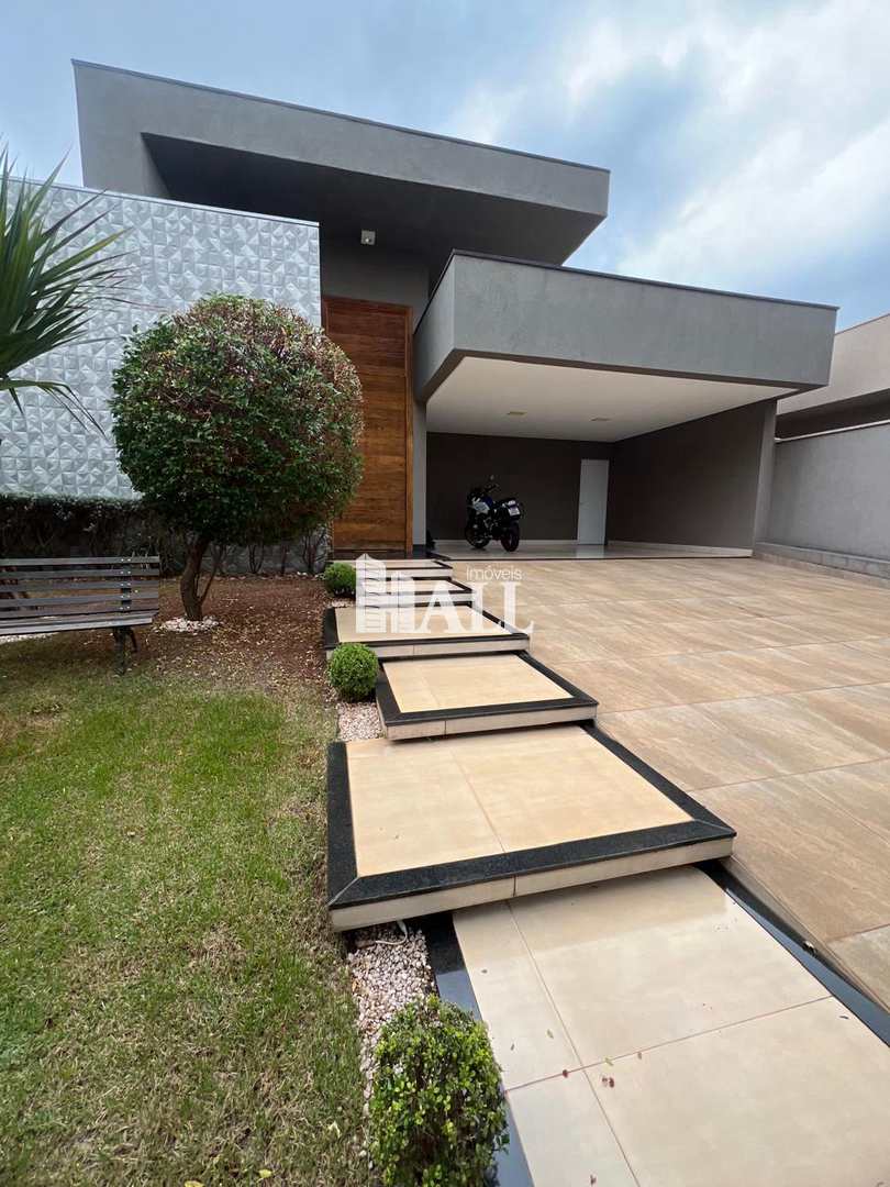 Casa de Condomínio à venda com 3 quartos, 210m² - Foto 1