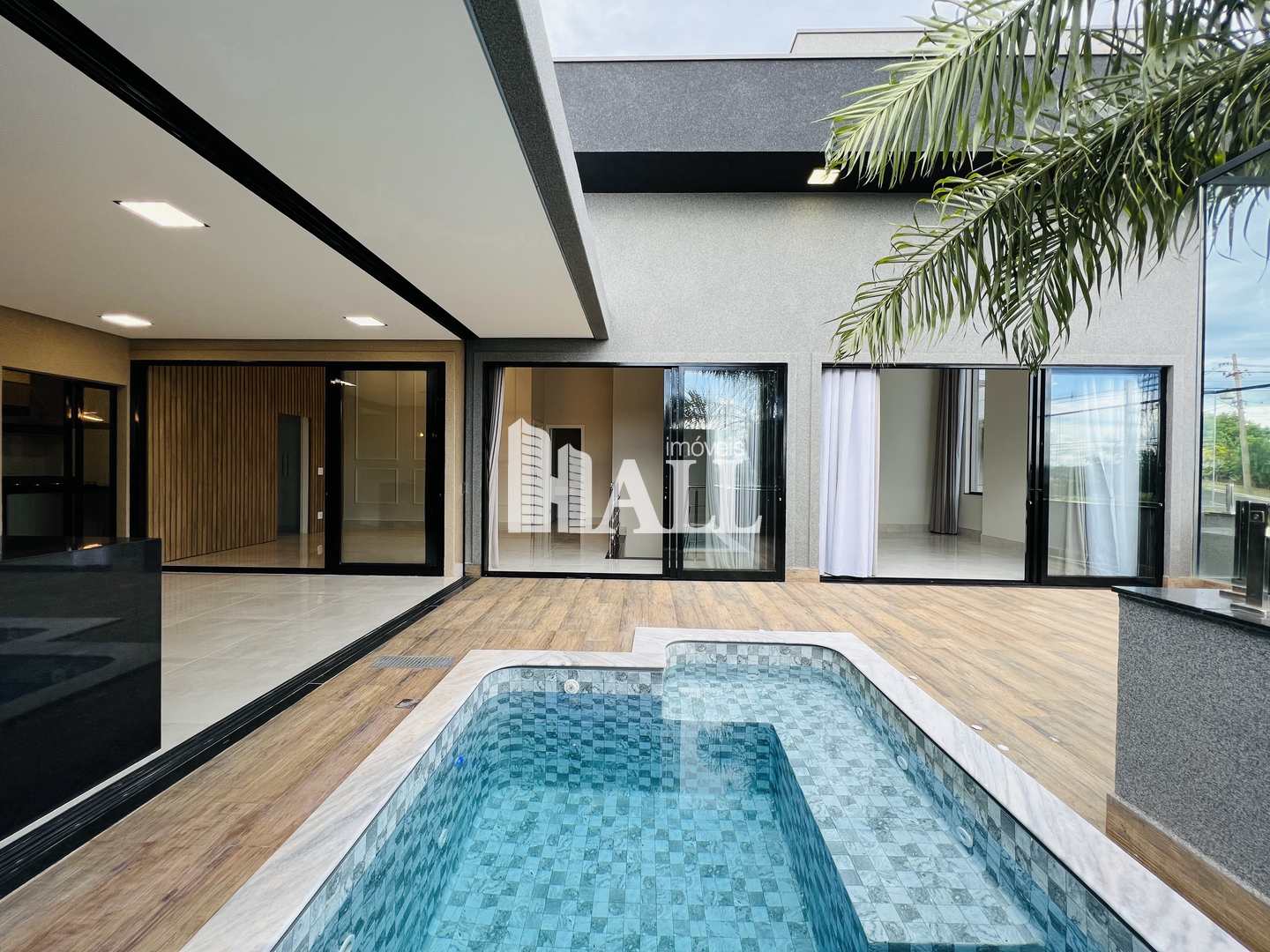 Casa de Condomínio à venda com 3 quartos, 260m² - Foto 2