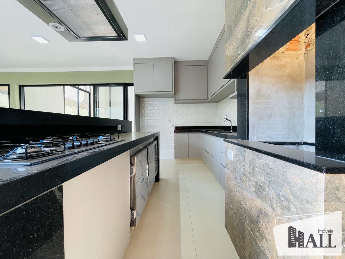 Casa de Condomínio à venda com 3 quartos, 237m² - Foto 4