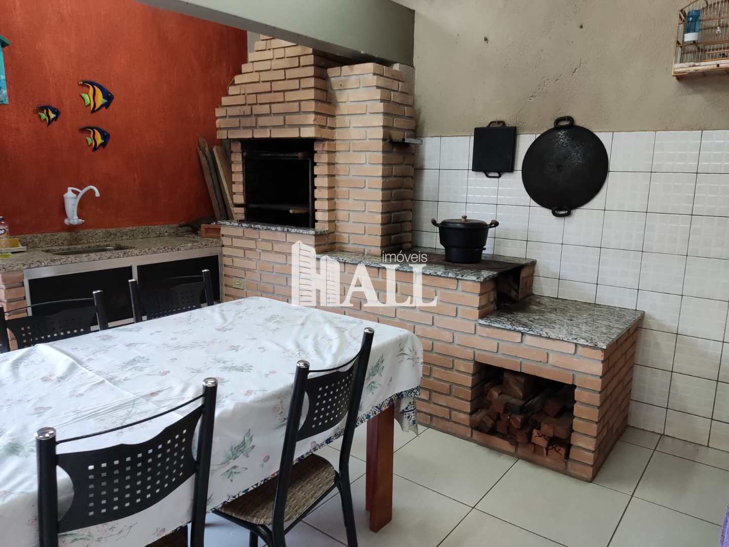 Casa à venda com 3 quartos, 168m² - Foto 1