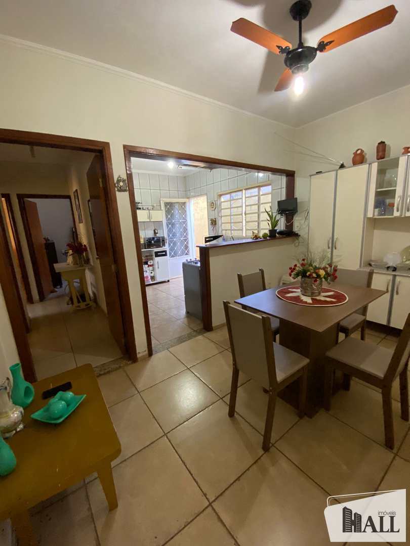 Casa à venda com 3 quartos, 160m² - Foto 2