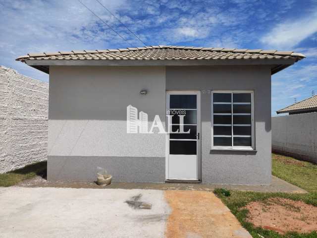 Casa à venda com 2 quartos, 45m² - Foto 1