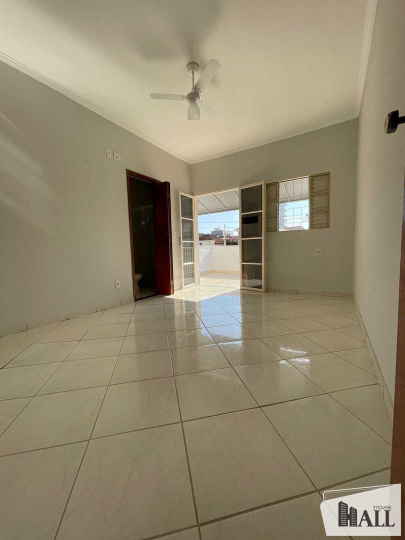 Casa à venda com 2 quartos, 100m² - Foto 2