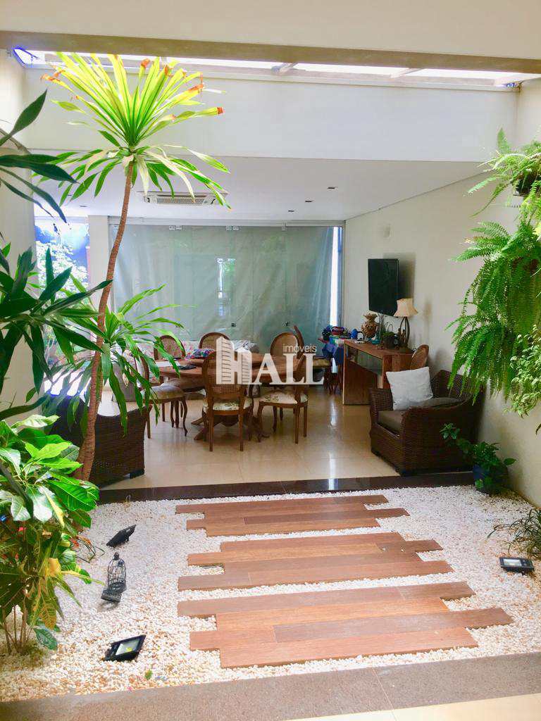 Casa de Condomínio à venda com 3 quartos, 220m² - Foto 1