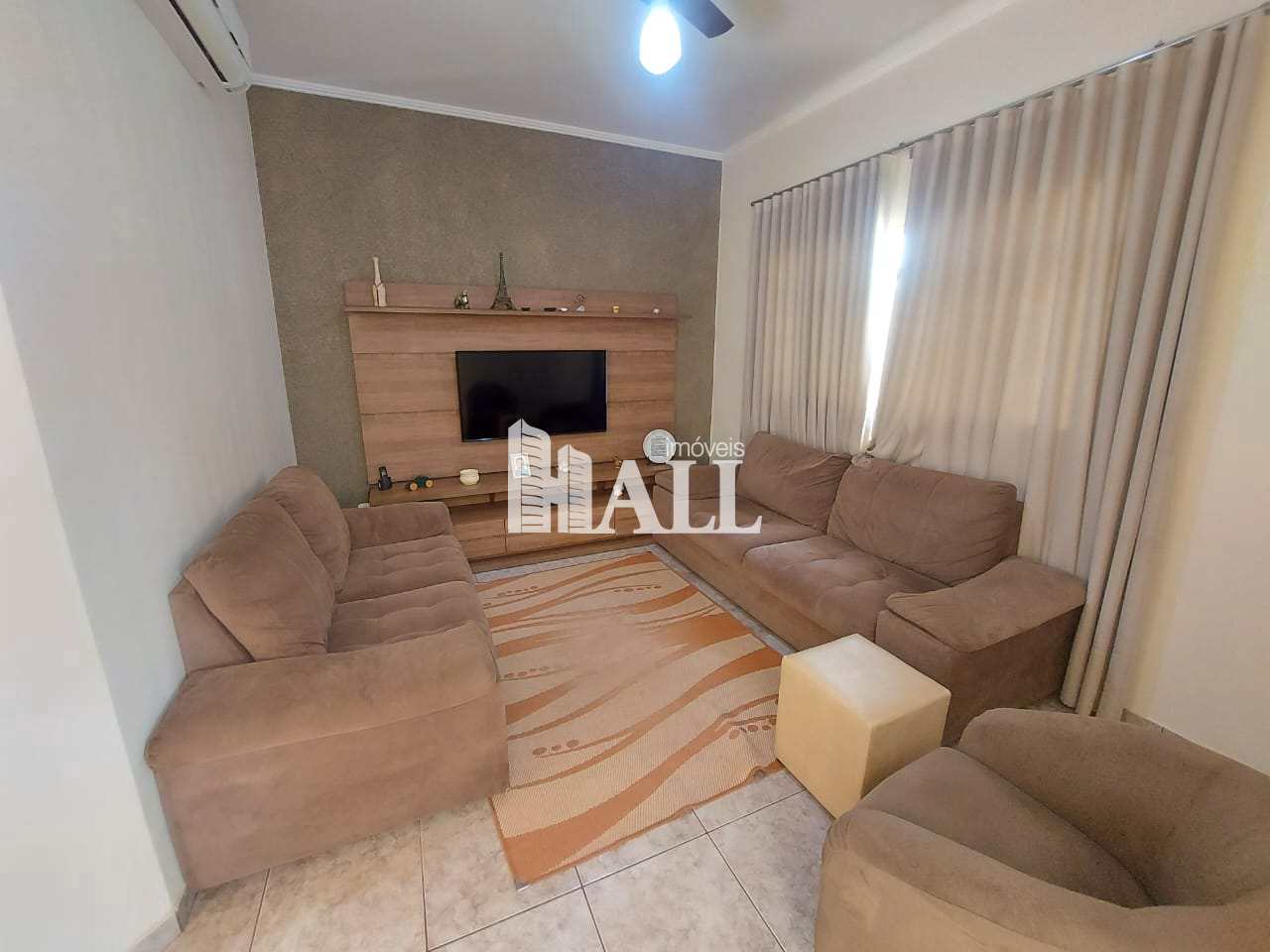 Casa à venda com 3 quartos, 197m² - Foto 1