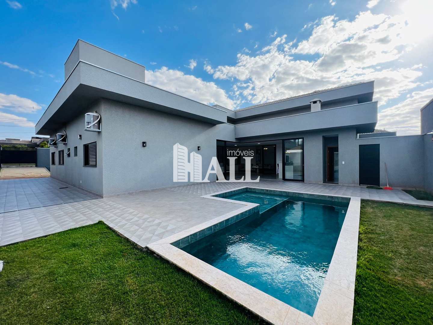 Casa de Condomínio à venda com 3 quartos, 334m² - Foto 1