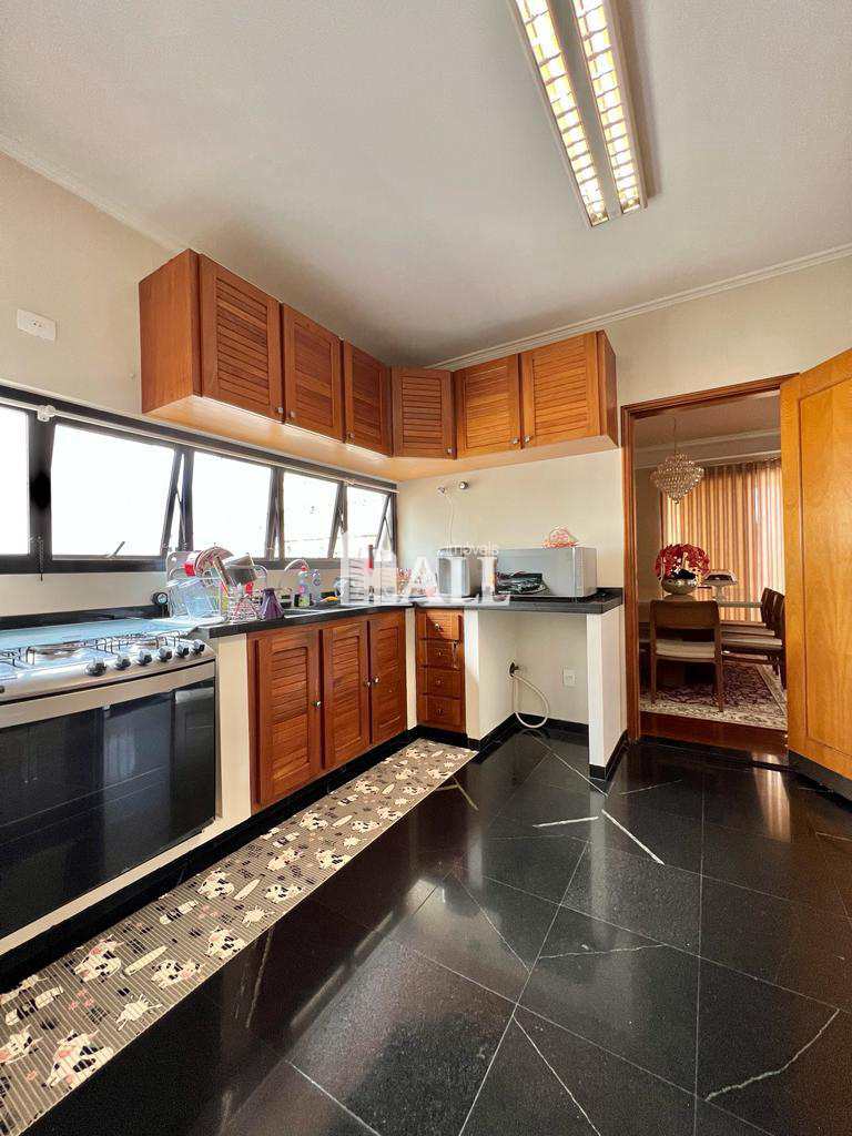 Apartamento à venda com 4 quartos, 240m² - Foto 5