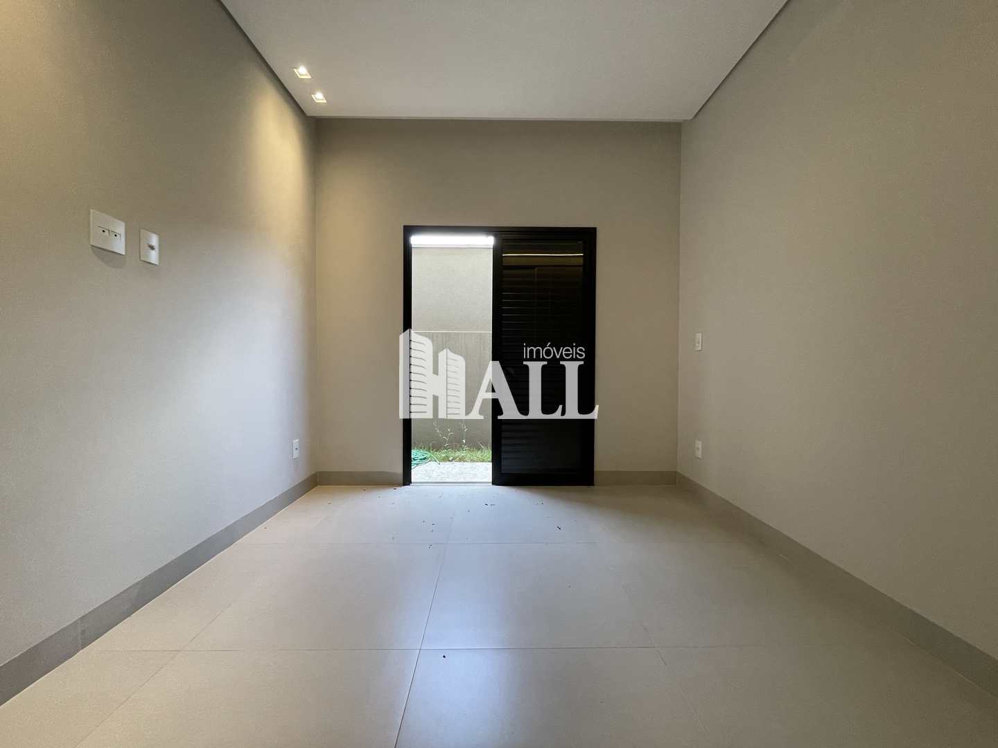 Casa de Condomínio à venda com 4 quartos, 303m² - Foto 4