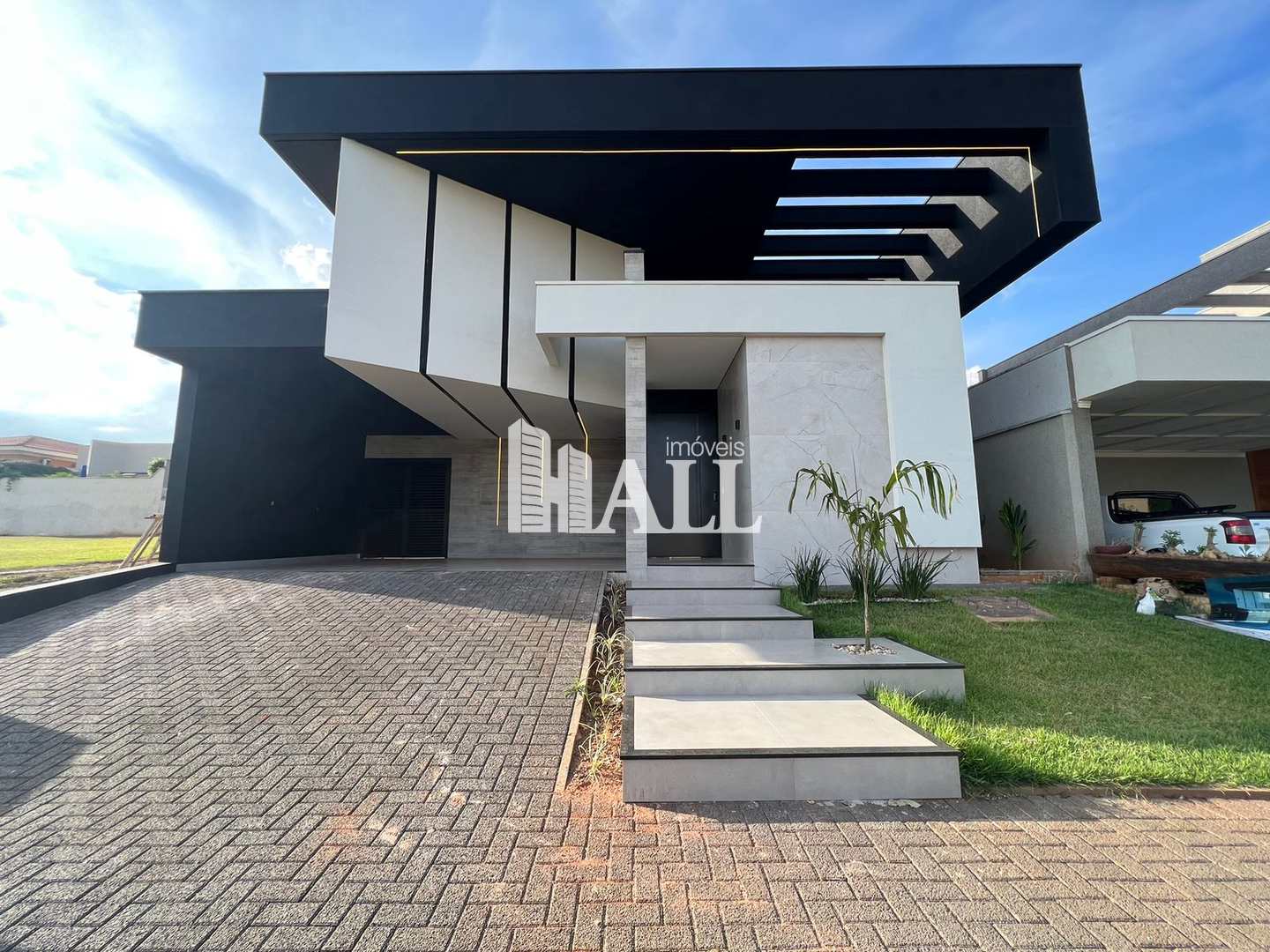 Casa de Condomínio à venda com 3 quartos, 225m² - Foto 1