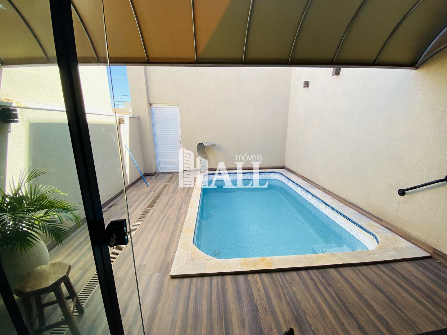 Casa de Condomínio à venda com 3 quartos, 250m² - Foto 1