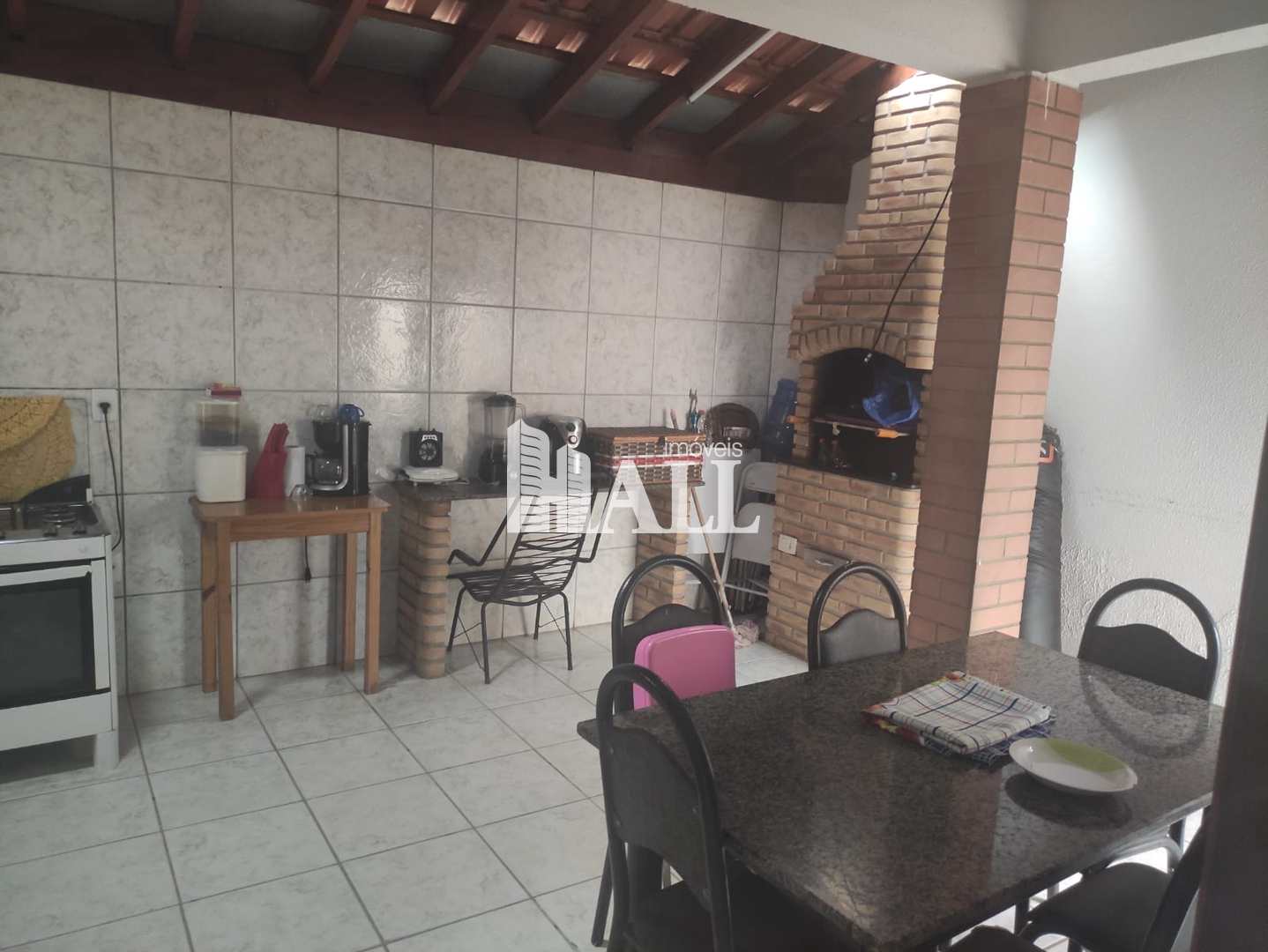 Casa à venda com 4 quartos, 180m² - Foto 1