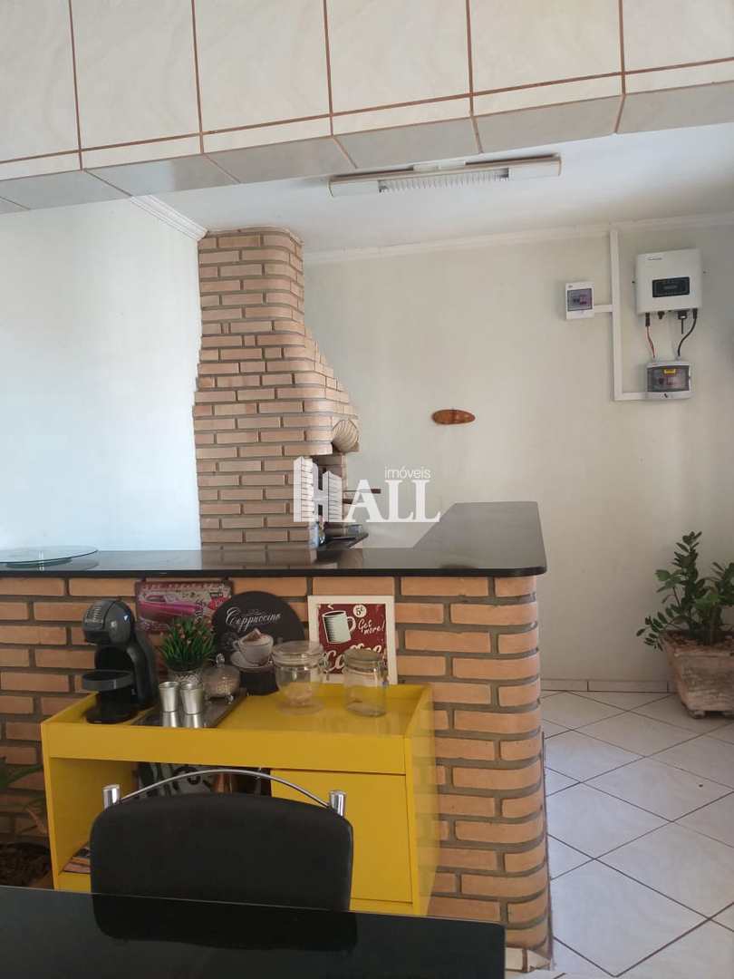 Casa à venda com 3 quartos, 138m² - Foto 1