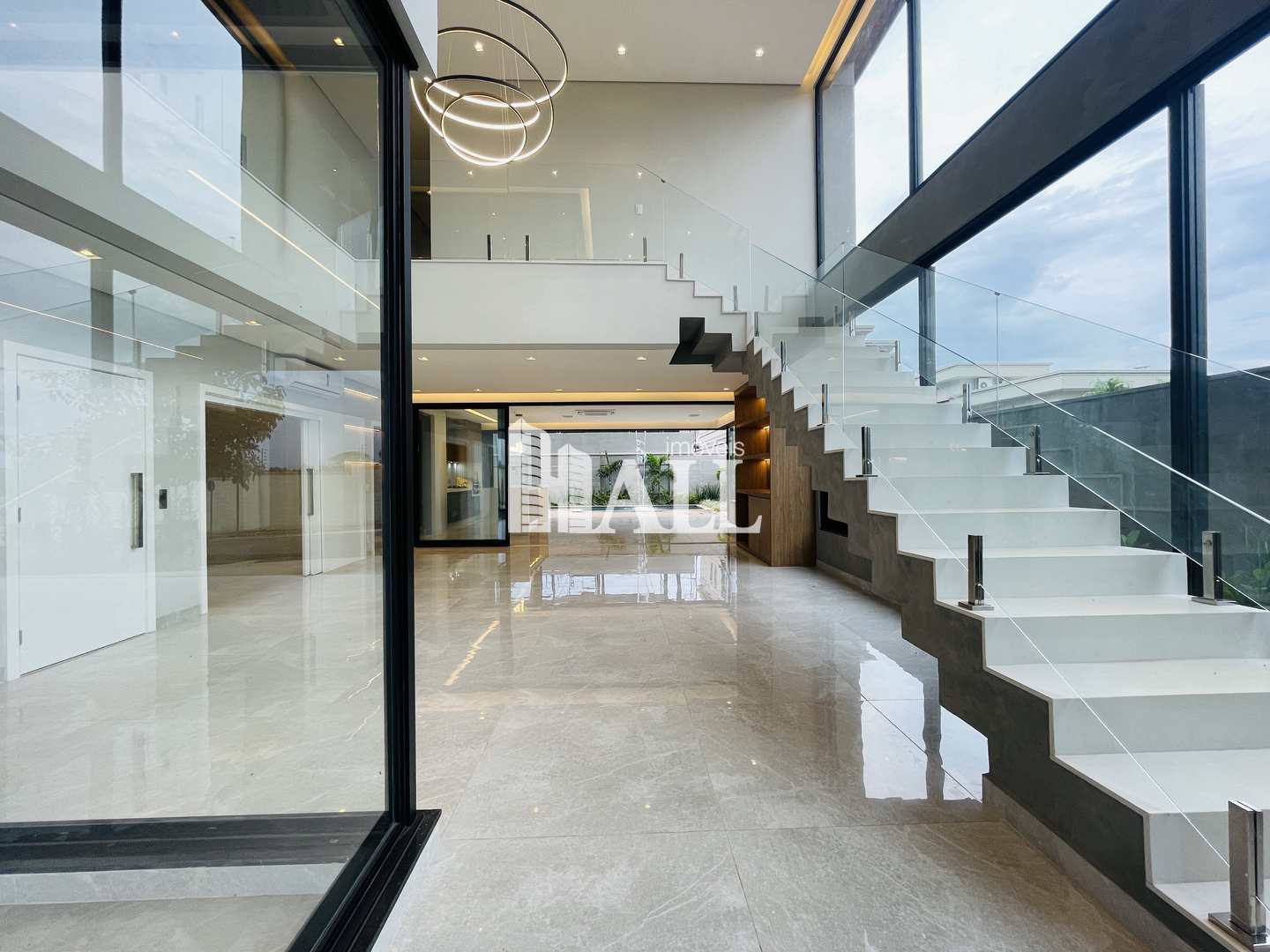 Casa de Condomínio à venda com 4 quartos, 400m² - Foto 2