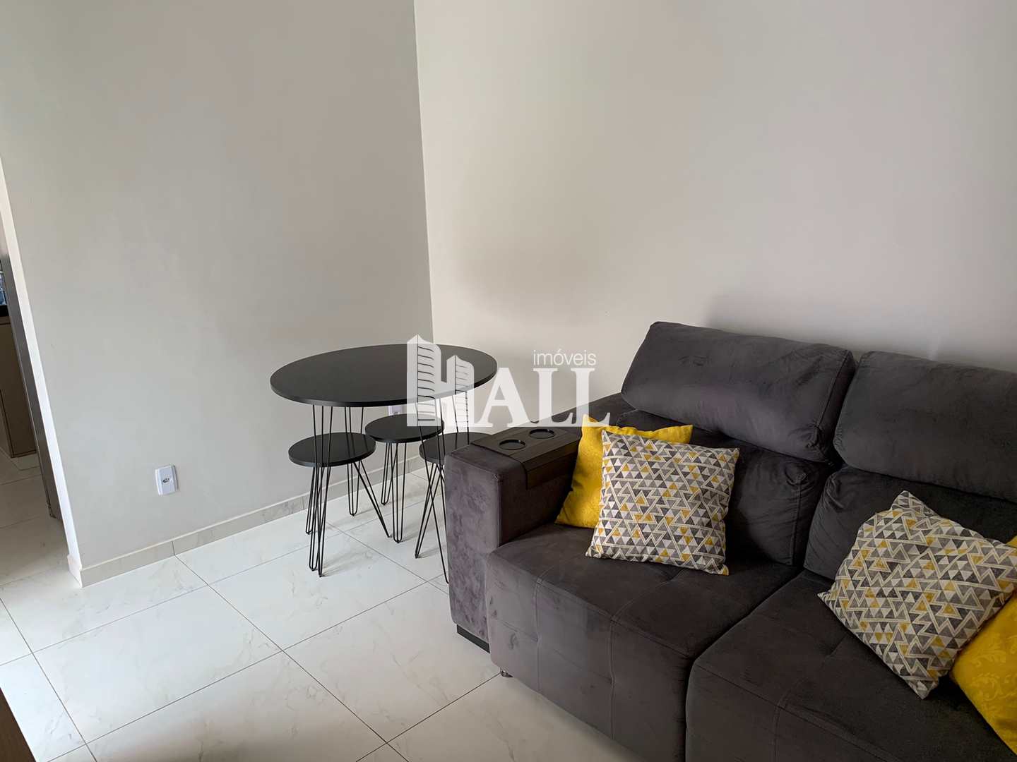 Casa à venda com 2 quartos, 80m² - Foto 2