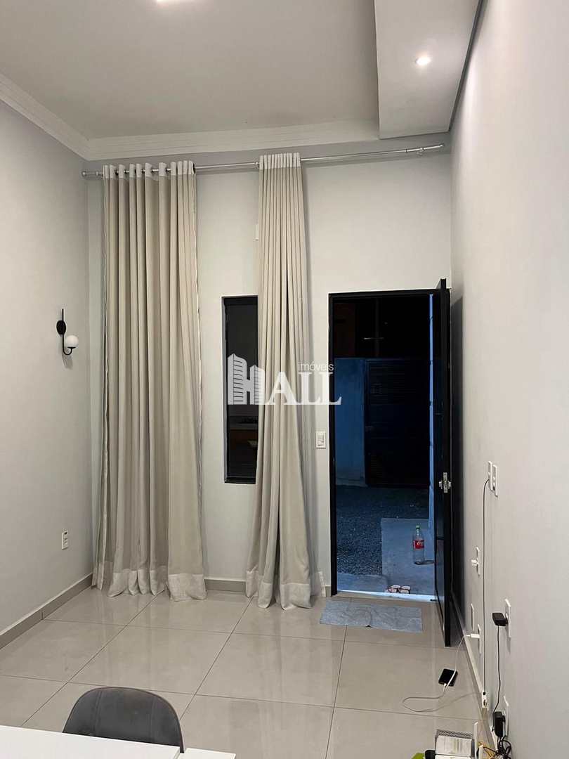 Casa à venda com 2 quartos, 62m² - Foto 4