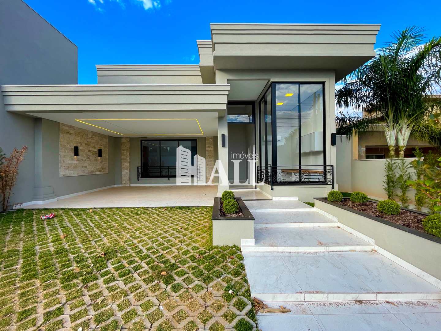 Casa de Condomínio à venda com 3 quartos, 248m² - Foto 1