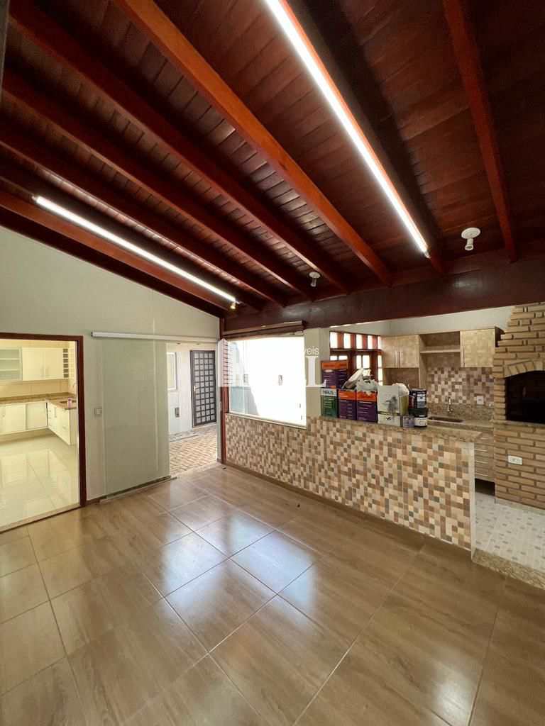 Casa à venda com 3 quartos, 142m² - Foto 1