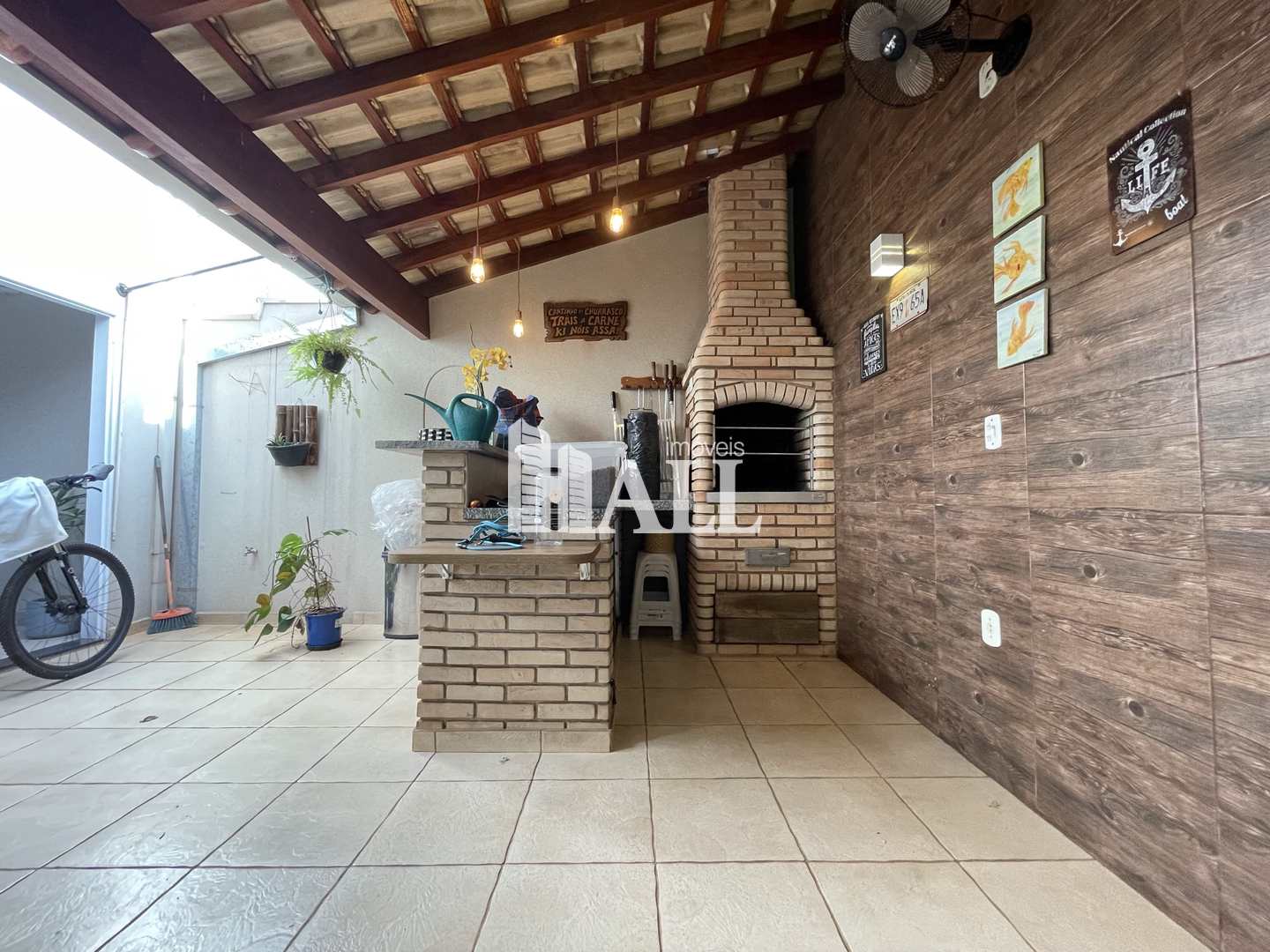 Casa à venda com 3 quartos, 180m² - Foto 1