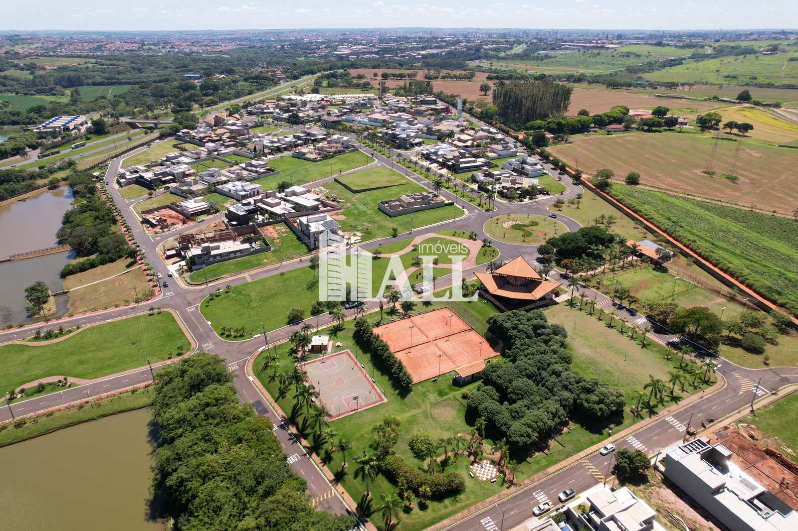 Casa de Condomínio à venda com 4 quartos, 400m² - Foto 32