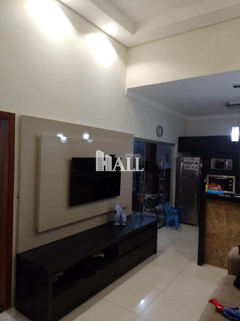 Casa à venda com 2 quartos, 140m² - Foto 2