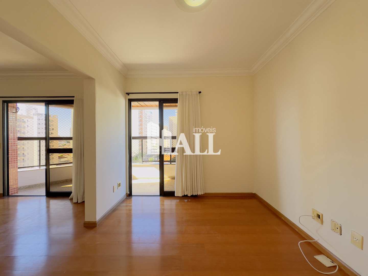 Apartamento à venda com 3 quartos, 165m² - Foto 2