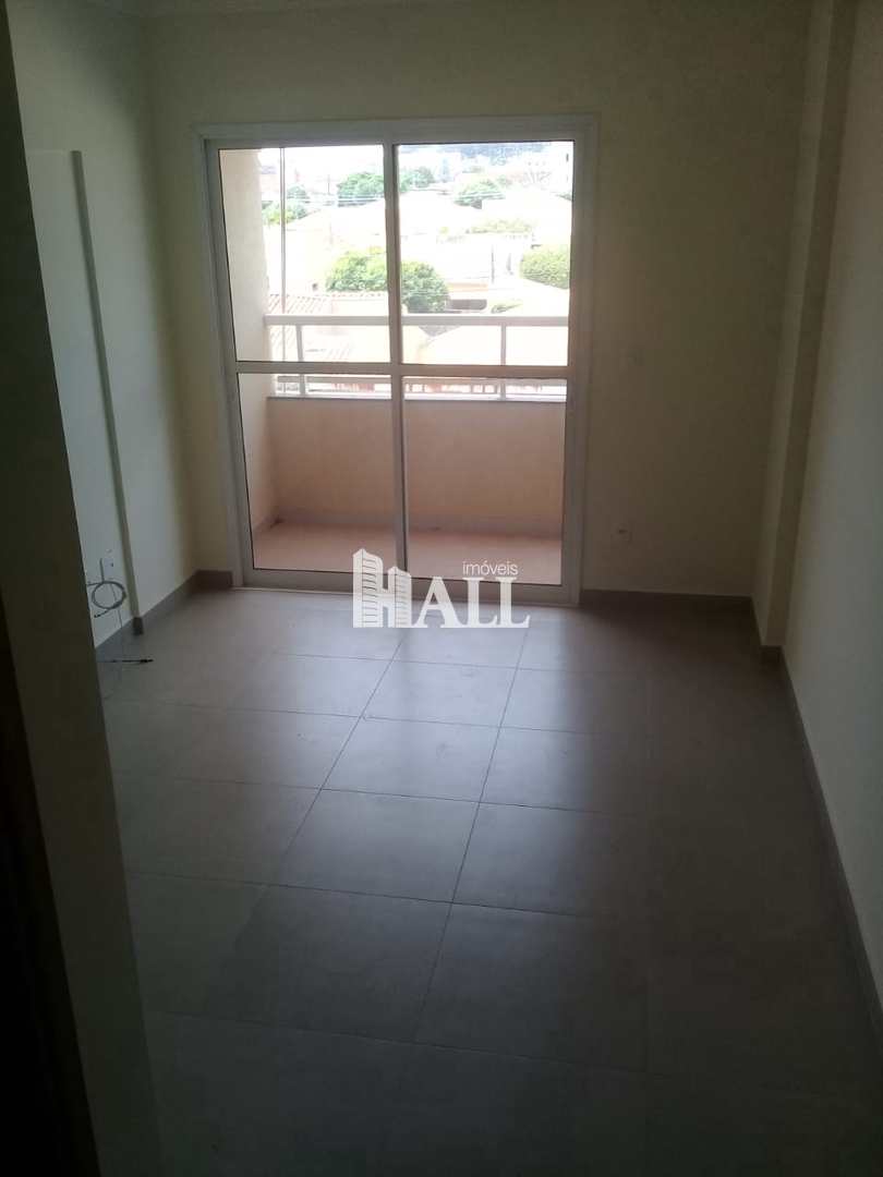 Apartamento à venda com 2 quartos, 70m² - Foto 2