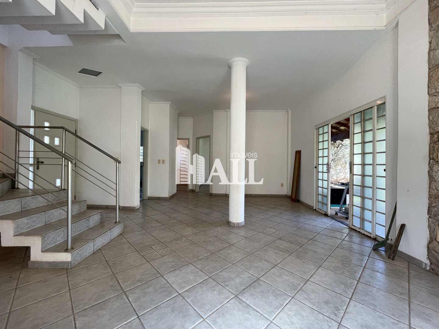 Casa à venda com 3 quartos, 450m² - Foto 2