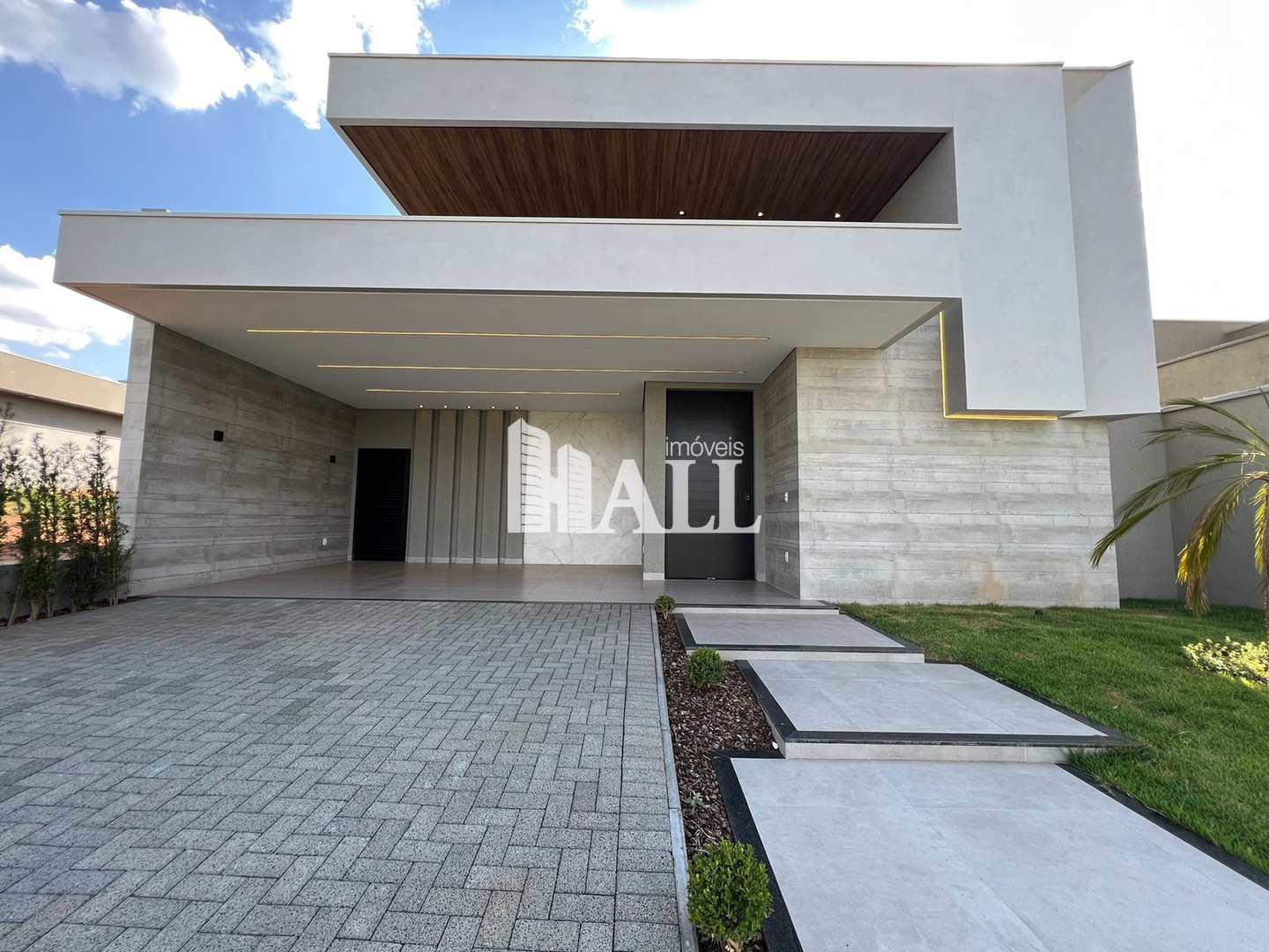 Casa de Condomínio à venda com 3 quartos, 377m² - Foto 1