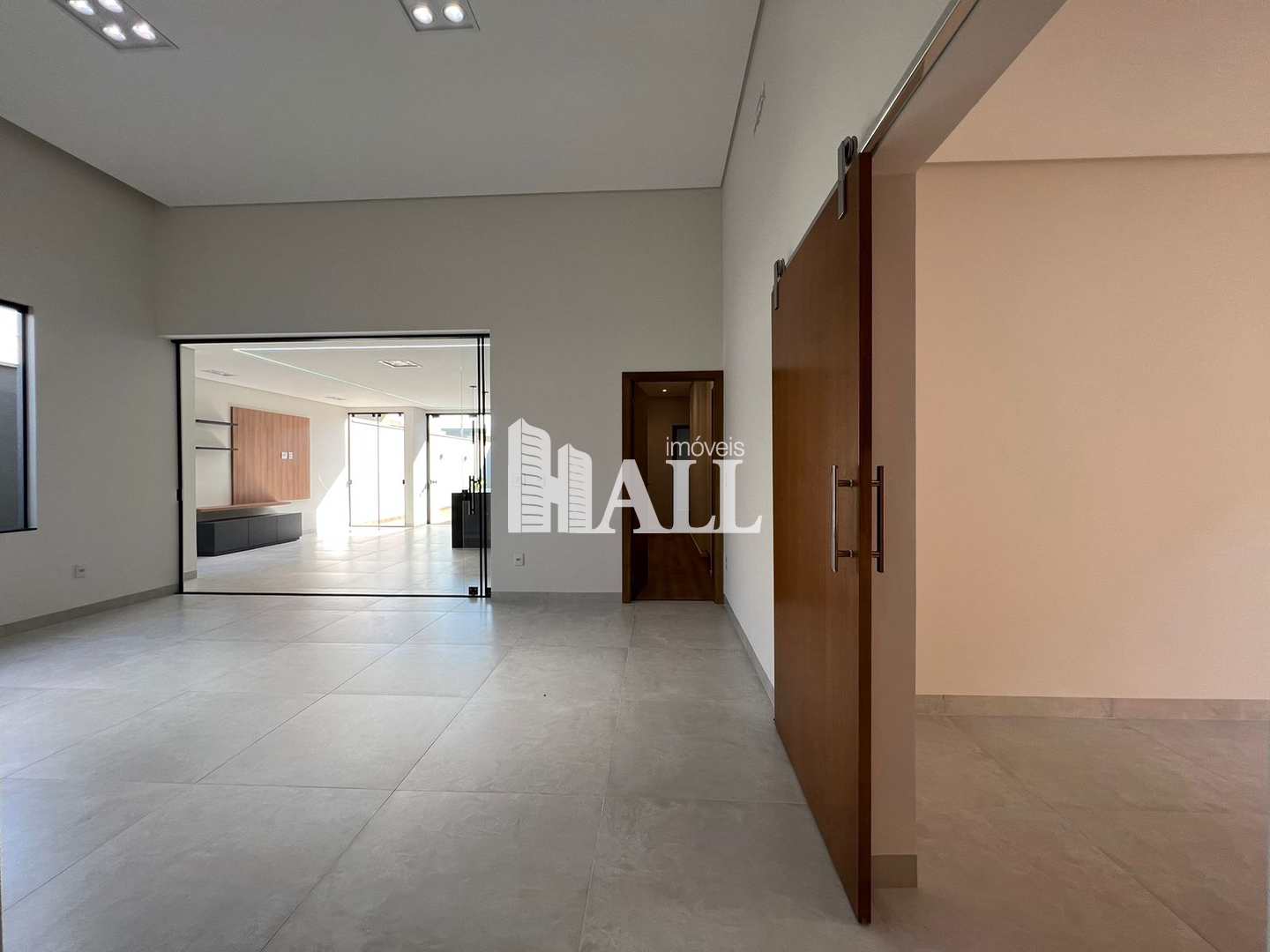 Casa de Condomínio à venda com 3 quartos, 377m² - Foto 2