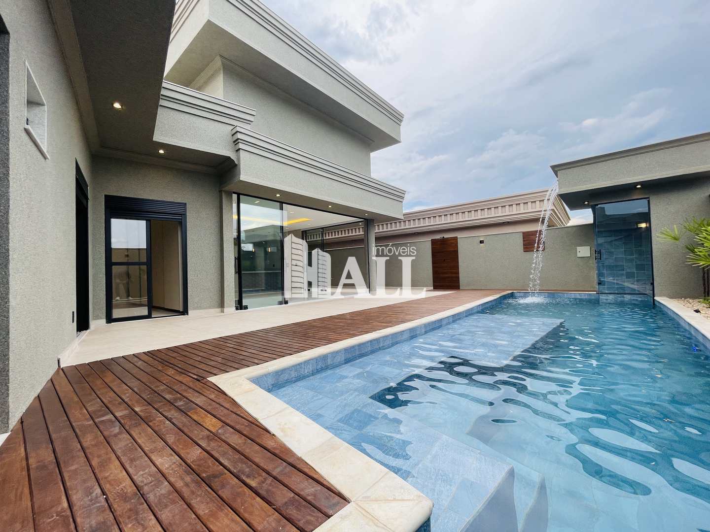 Casa de Condomínio à venda com 4 quartos, 277m² - Foto 1