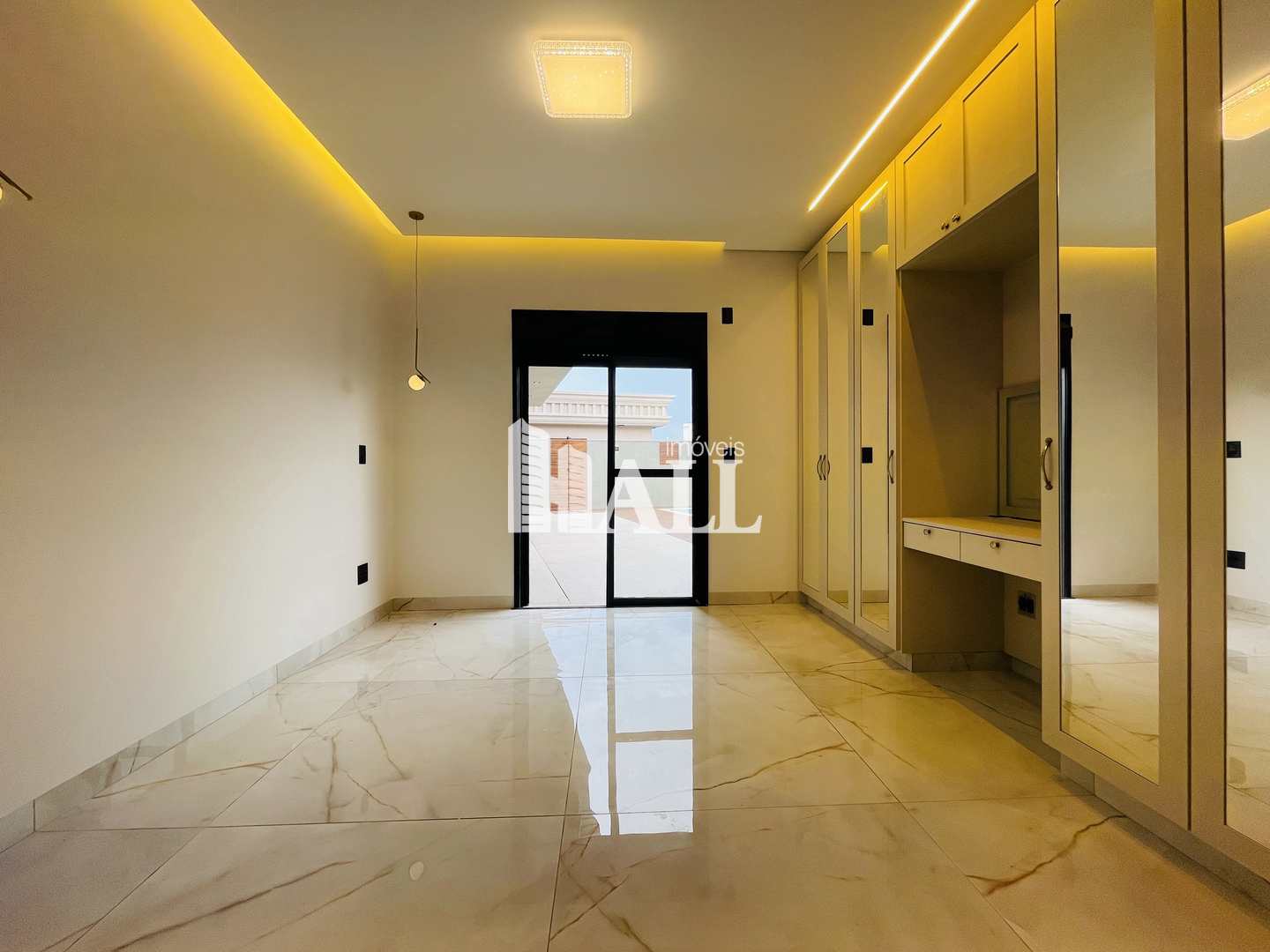 Casa de Condomínio à venda com 4 quartos, 277m² - Foto 4