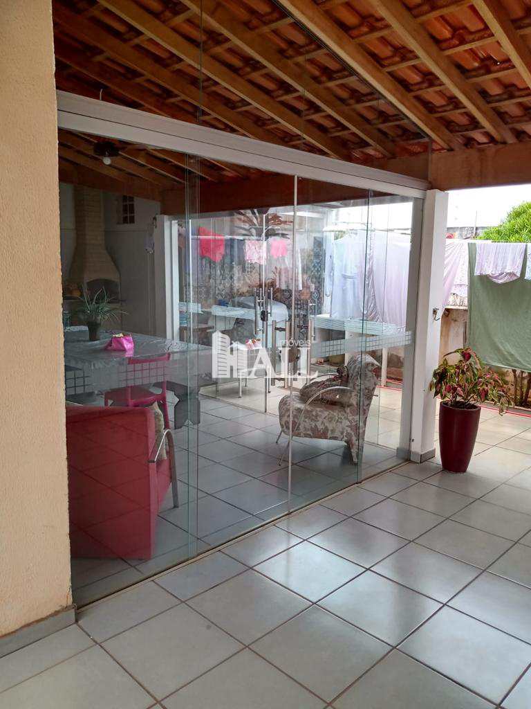 Casa à venda com 3 quartos, 102m² - Foto 1