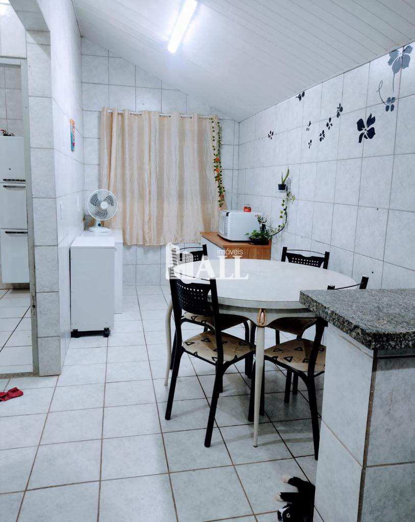 Casa à venda com 2 quartos, 200m² - Foto 2