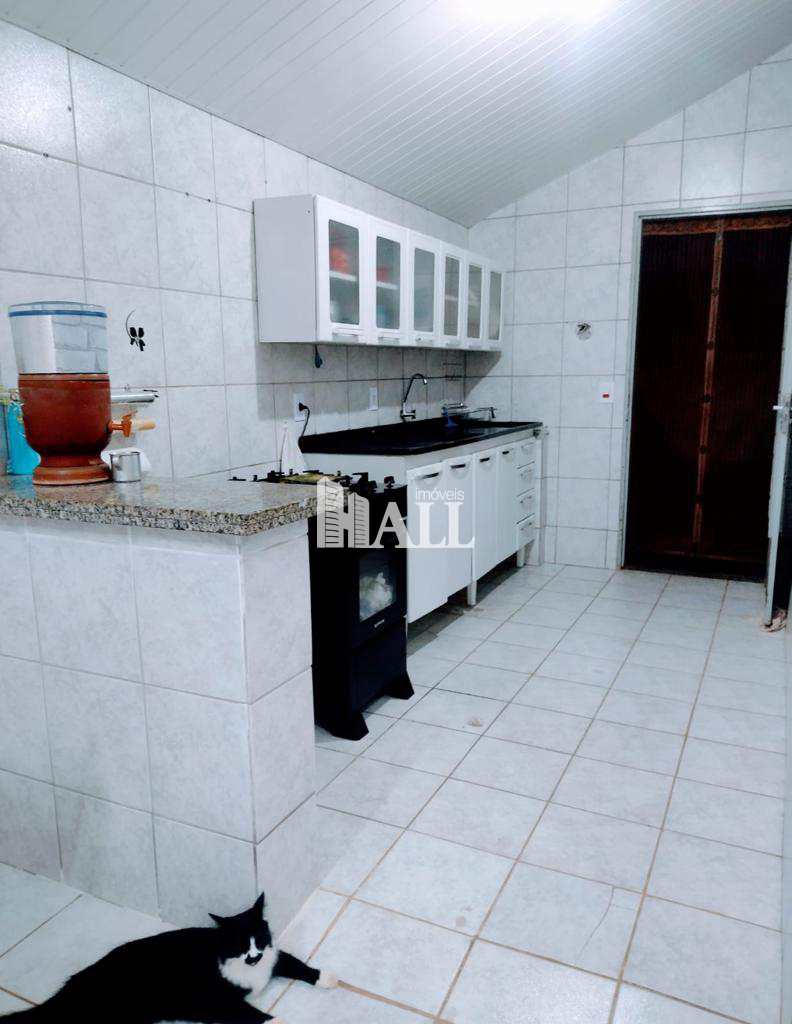 Casa à venda com 2 quartos, 200m² - Foto 1