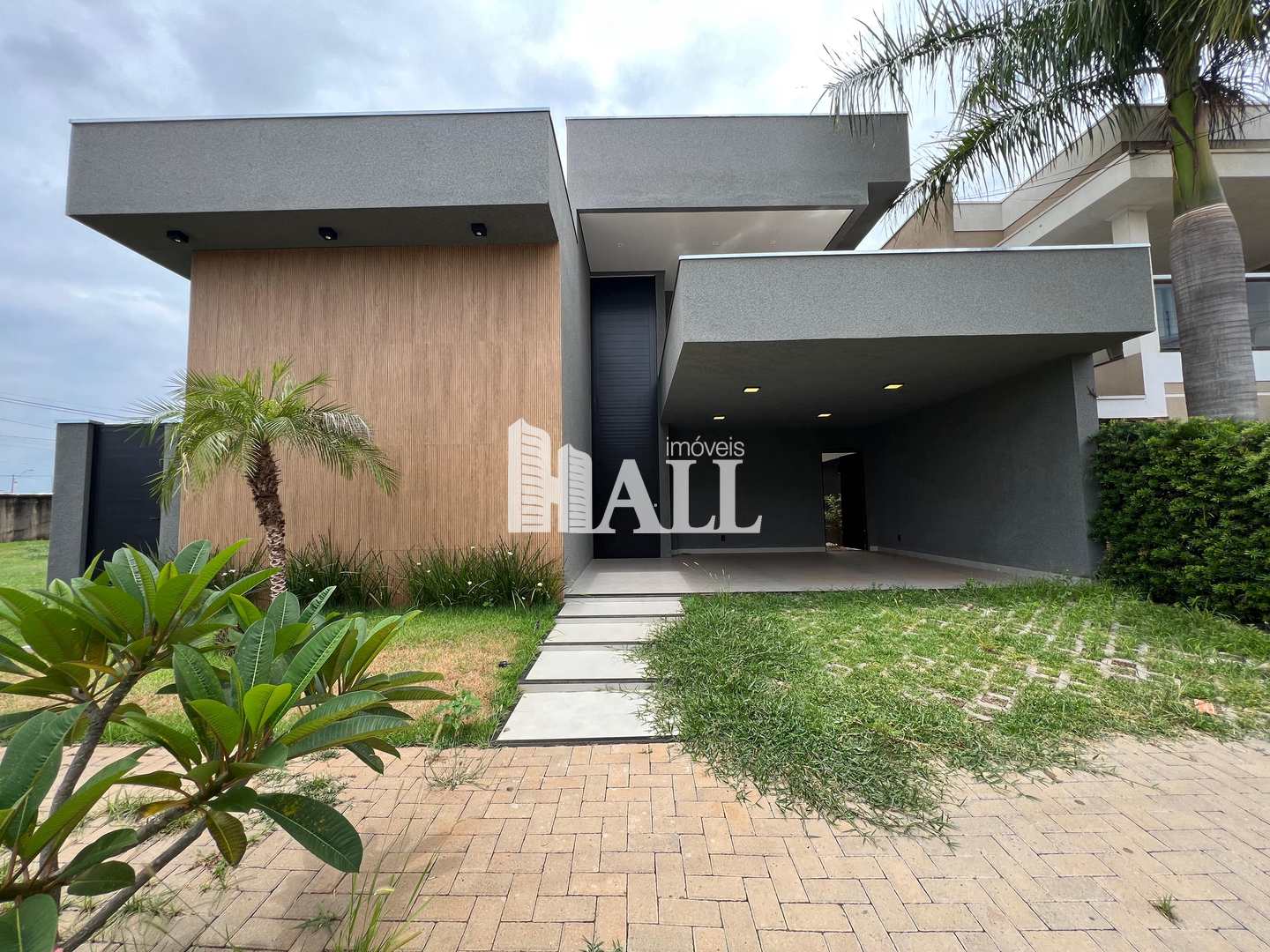 Casa com 3 quartos à venda, 243m² — foto 2 de 43