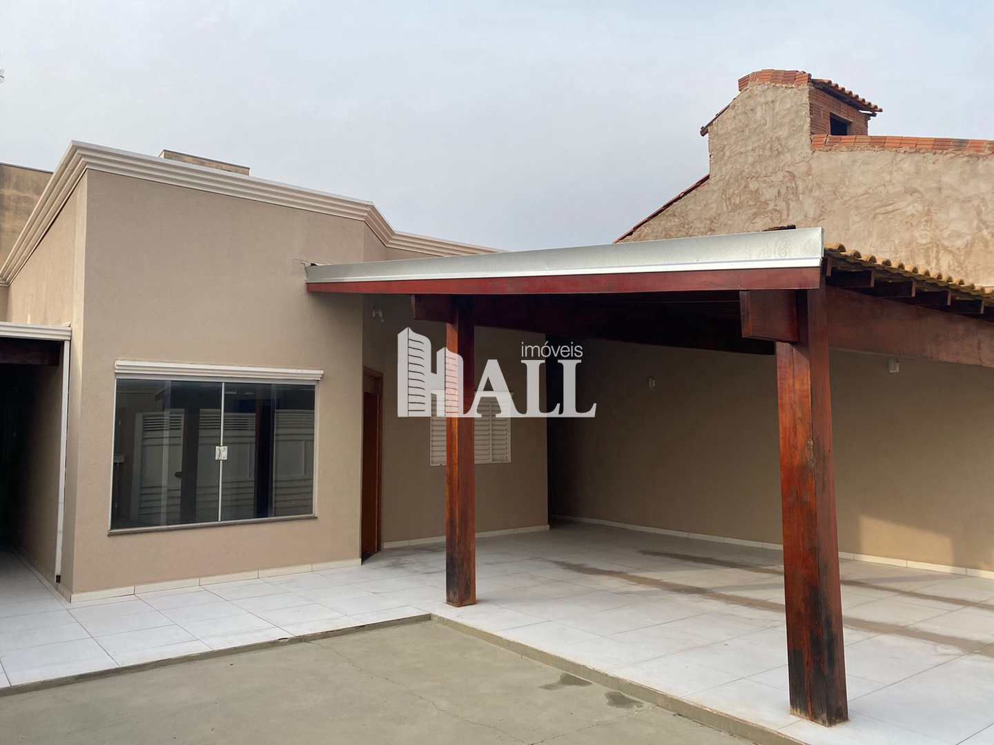 Casa com 3 quartos à venda, 216m² — foto 2 de 13