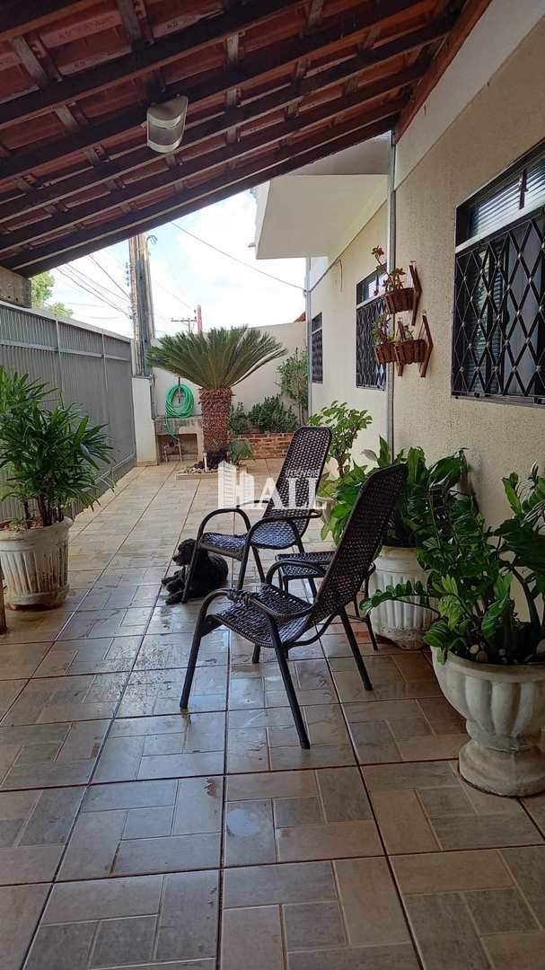 Sobrado à venda com 3 quartos, 130m² - Foto 1