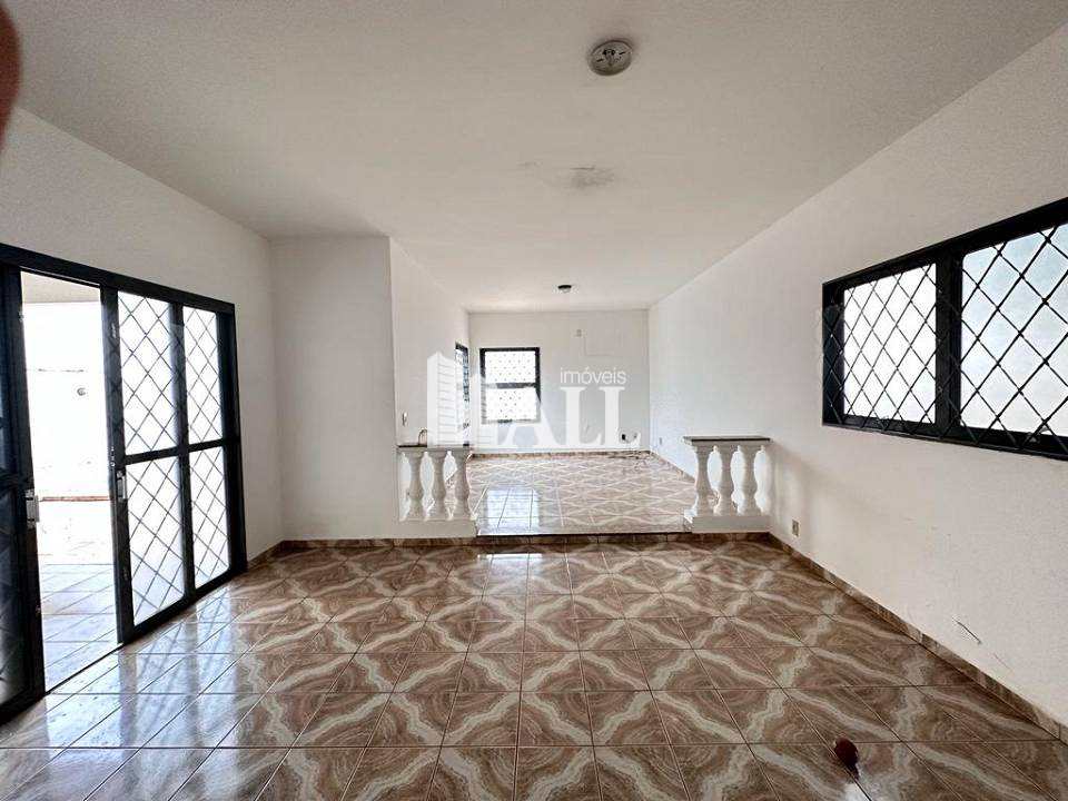 Casa à venda com 3 quartos, 325m² - Foto 1