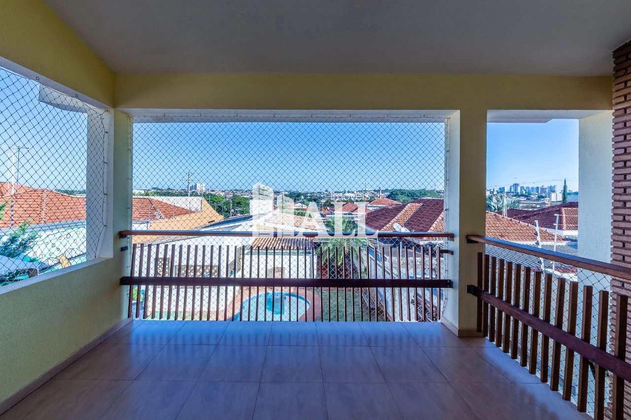 Casa à venda com 4 quartos, 200m² - Foto 2