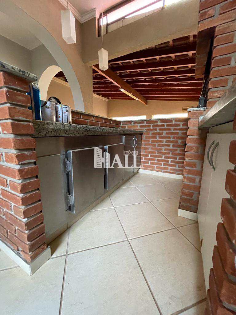 Casa à venda com 3 quartos, 204m² - Foto 2