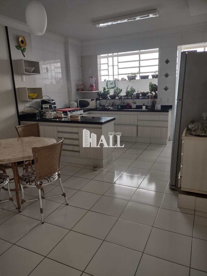 Apartamento à venda com 3 quartos, 200m² - Foto 4