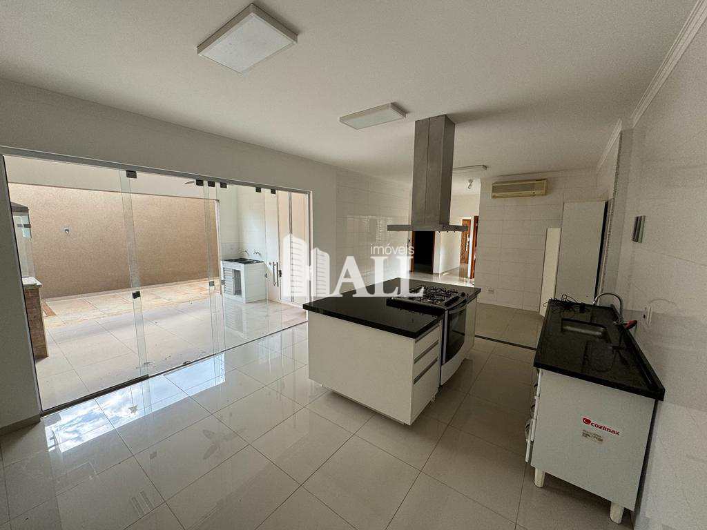 Casa à venda com 3 quartos, 210m² - Foto 1