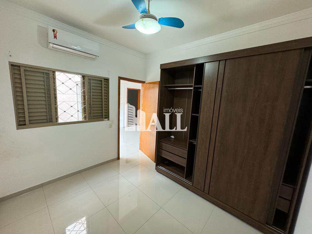 Casa à venda com 3 quartos, 210m² - Foto 4