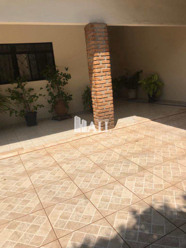 Casa à venda com 3 quartos, 208m² - Foto 1