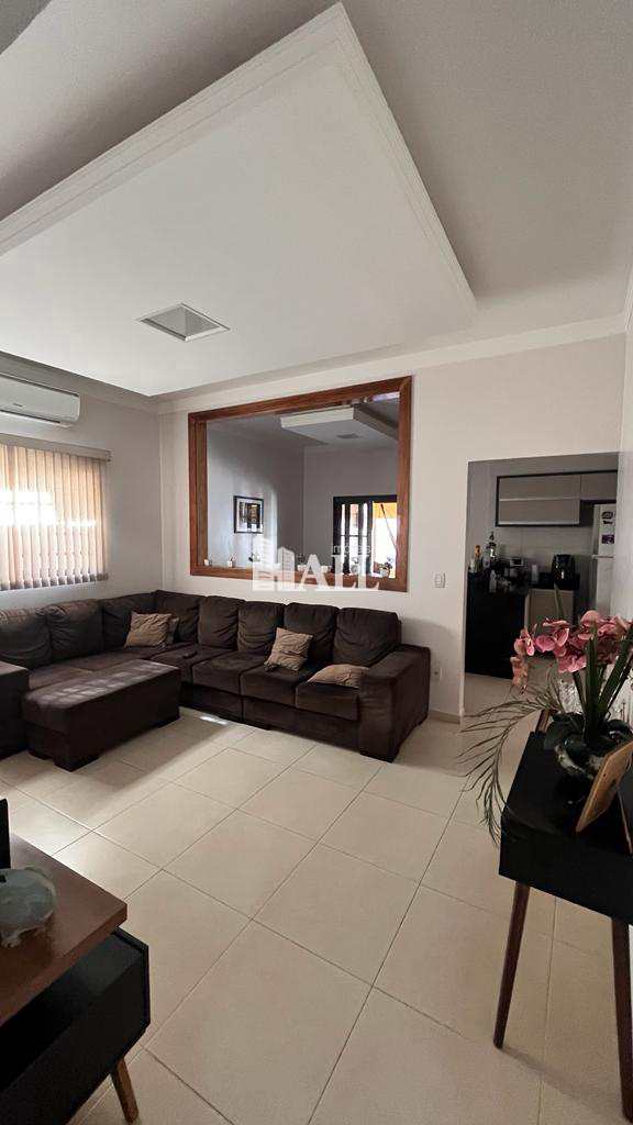 Casa à venda com 3 quartos, 400m² - Foto 1