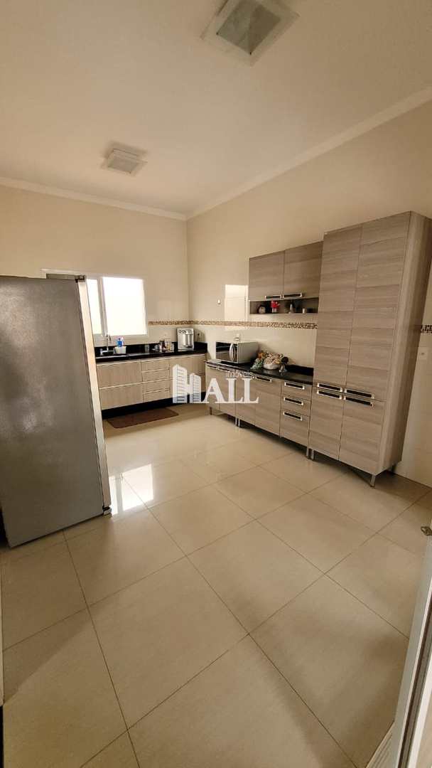 Casa à venda com 3 quartos, 244m² - Foto 3