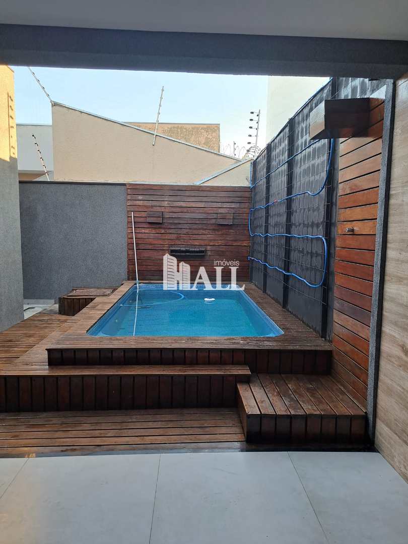 Casa à venda com 3 quartos, 200m² - Foto 1