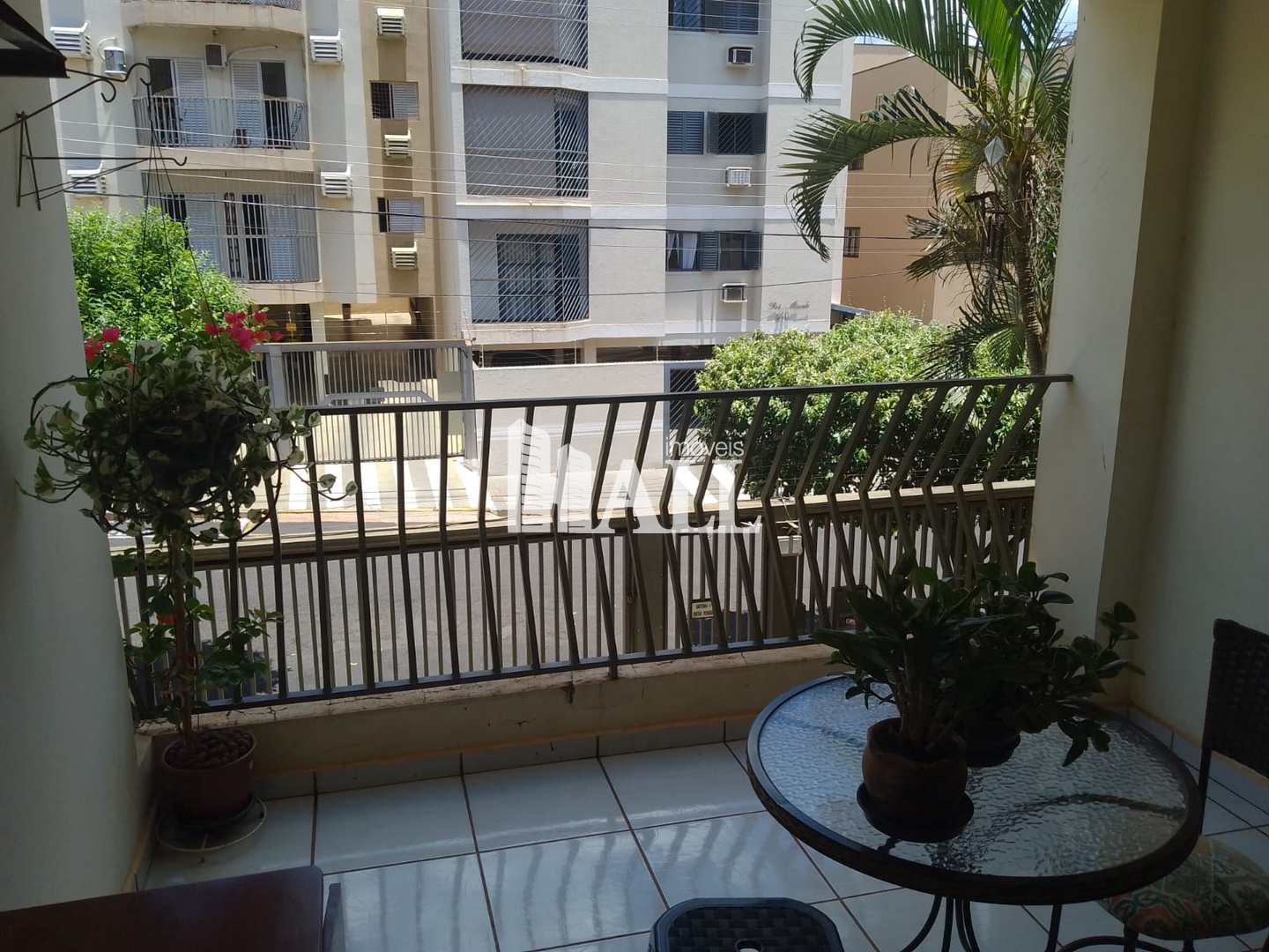 Apartamento à venda com 3 quartos, 136m² - Foto 2