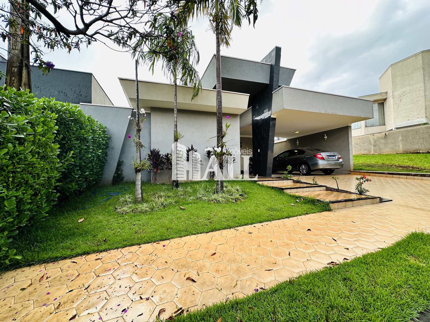 Casa de Condomínio à venda com 3 quartos, 216m² - Foto 1